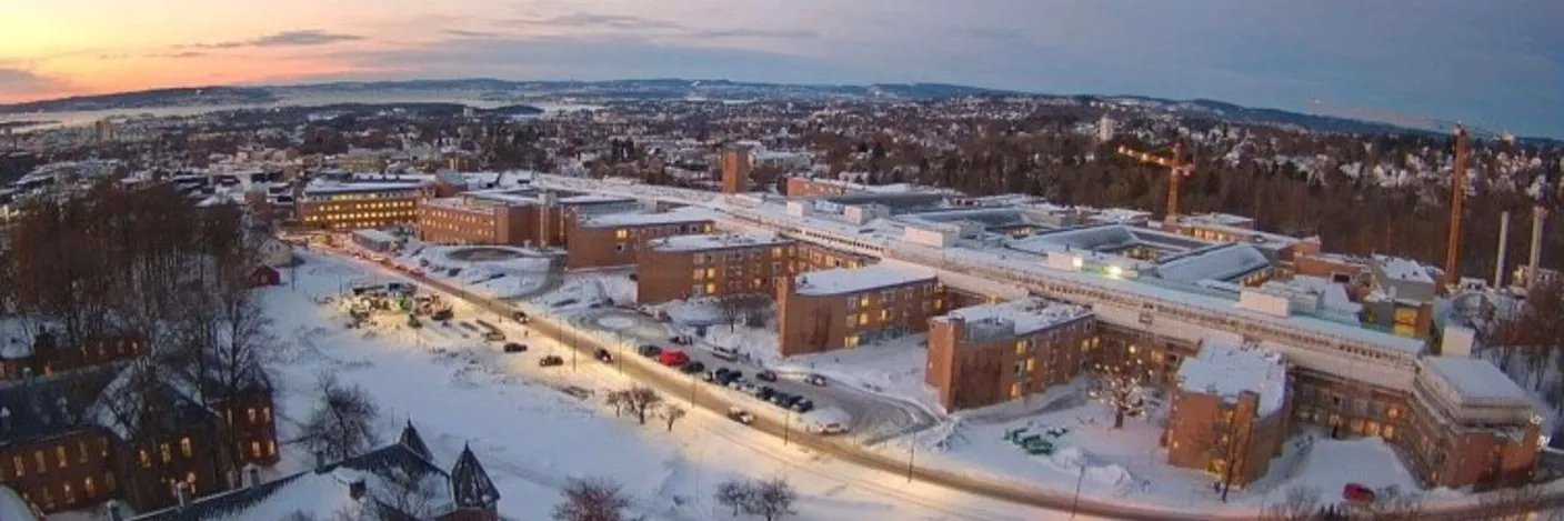 Oversiktsbilde av RIkshospitalet i snø