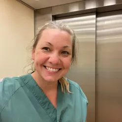 Portrettbilde av Karoline Sunnarvik-Ween i hvitt.