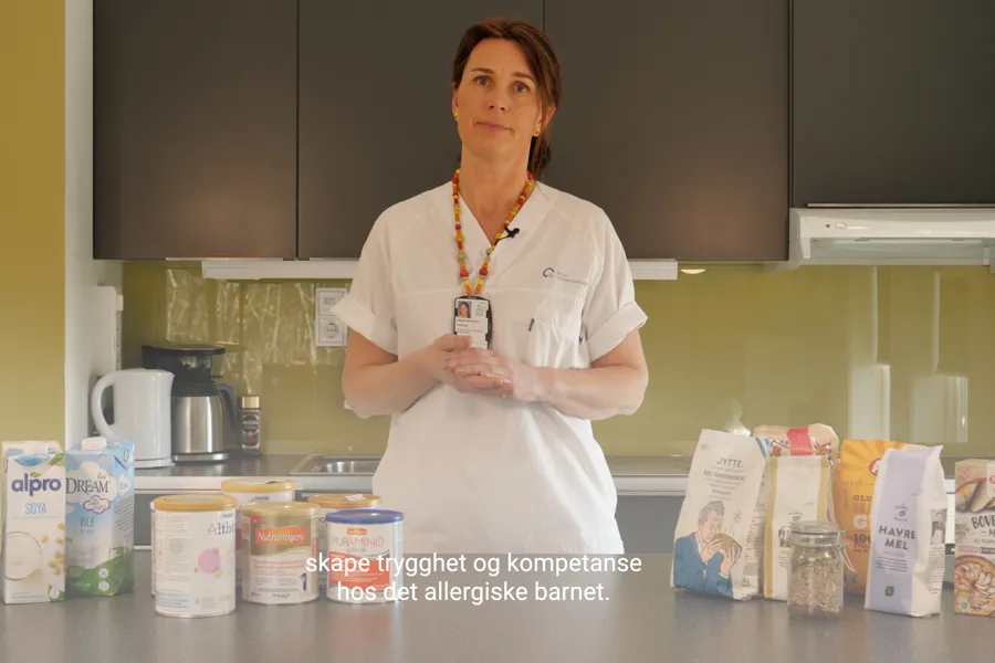 Klinisk ernæringsfysiolog Vibeke Landaas med diettprodukter