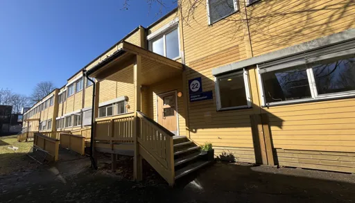 Et trehus med terrasse