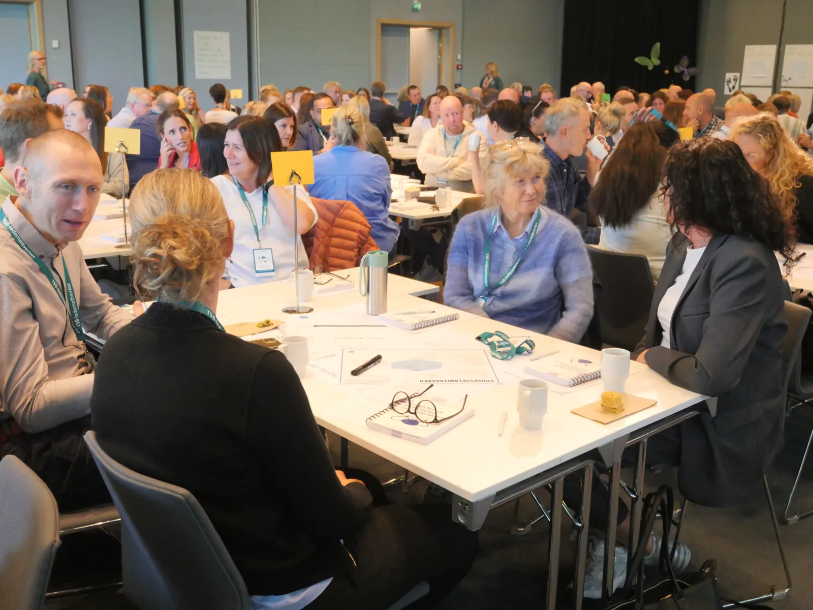 Foto av deltakere på TSB-lederkonferansen i gruppearbeid