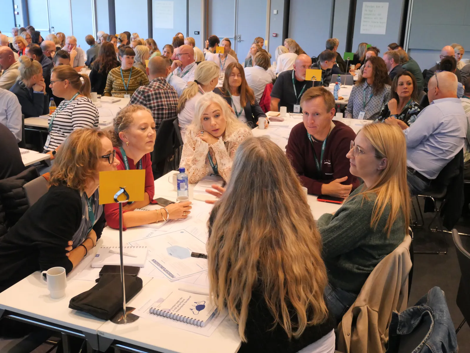 Foto av deltakere på TSB-lederkonferansen i gruppearbeid