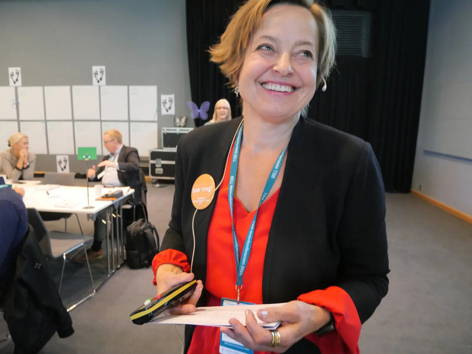 Foto av konferansier på TSB-lederkonferansen Hilde Harwiss