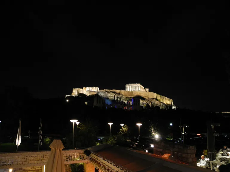 Akropolis by night
