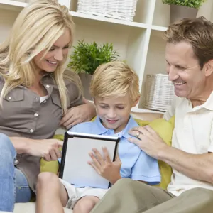 Illustrasjonsfoto, mor, far og barn