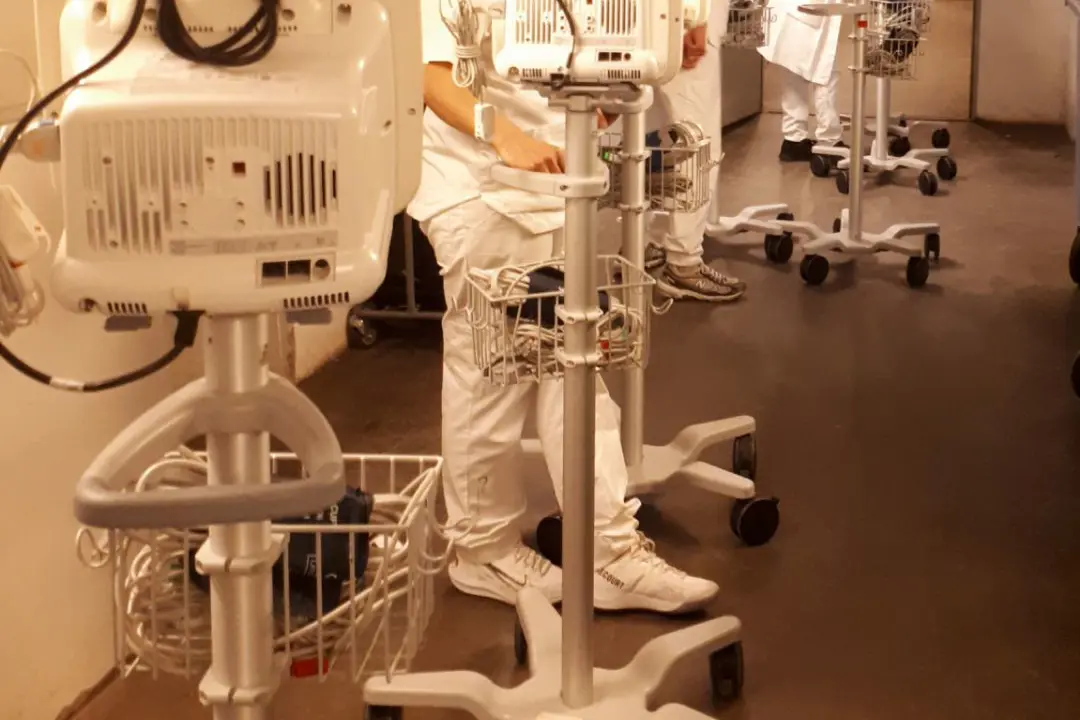 Bilde av overvåkningsapparater.