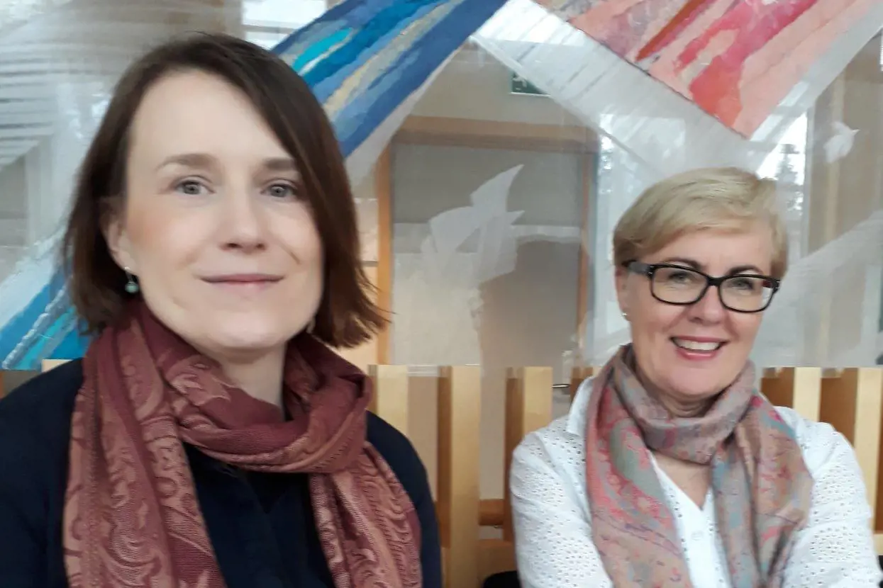 Ylva Østby (t.v.) og Iren K Larsen ved Regional kompetansetjeneste for epilepsi og autisme i Helse Sør-Øst. 