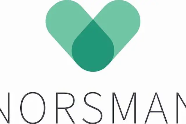 Logo NORSMAN hvor det er et hjerte og skriften NORSMAN.