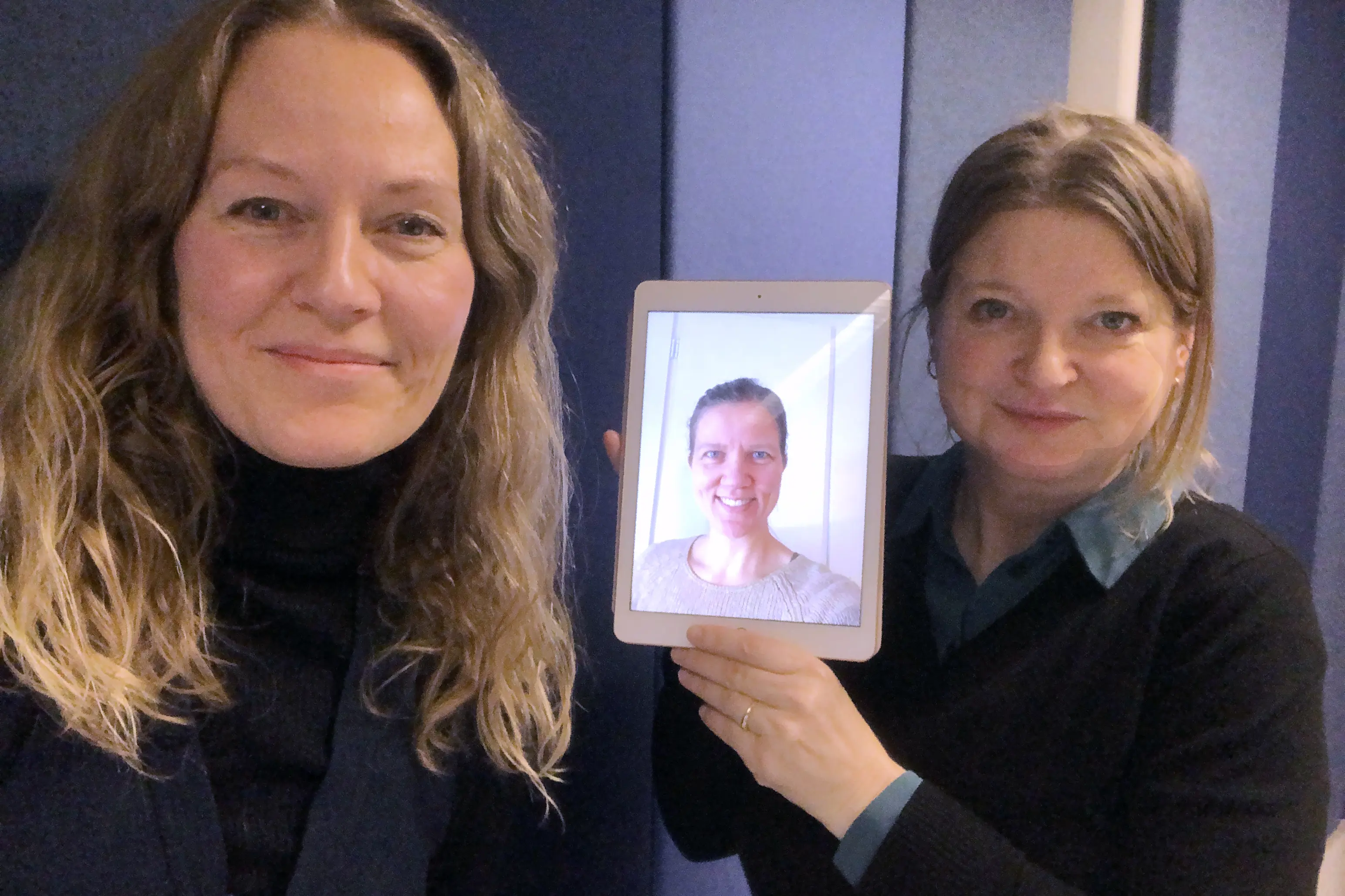 Redaksjonen består av Kristin Rosnes Holte, Silje Systad via nettbrett, og Marit Skram