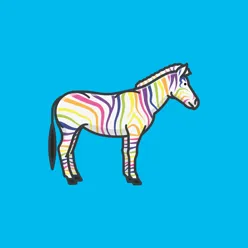 En hest med en regnbuefarget manke