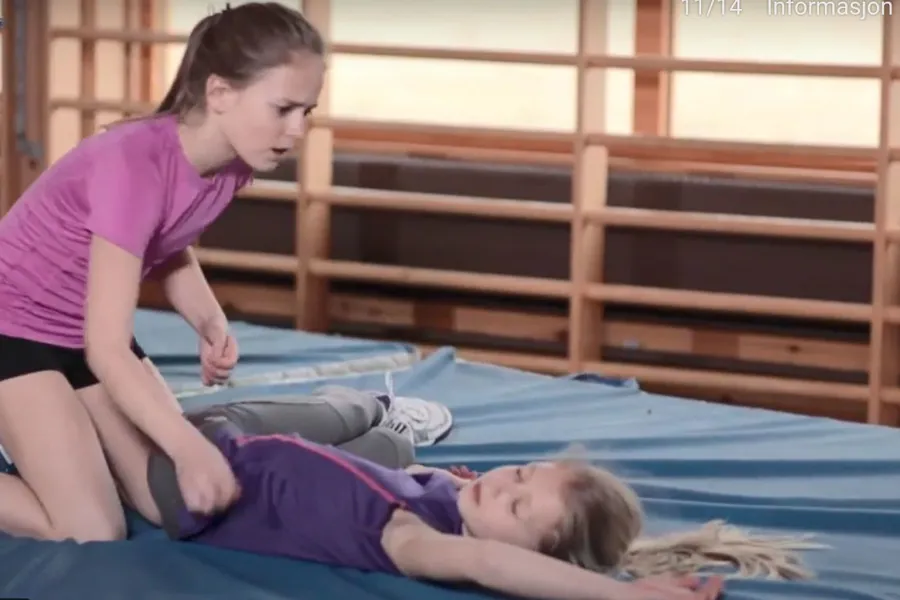 Stillbilde fra undervisningsfilm om epilepsianfall