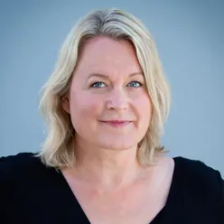 En person med blondt hår